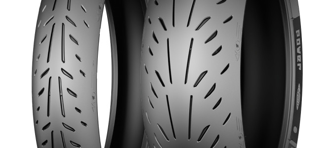 Michelin Power Cup Evo  és  Michelin Power Slick EVO bemutató